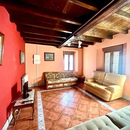 La Casona De Cabrales بيت للعطل *