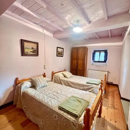 La Casona De Cabrales بيت للعطل *